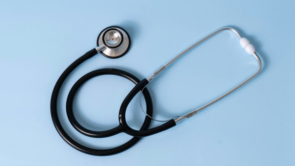 Stéthoscope symbolisant l'assurance maladie du frontalier